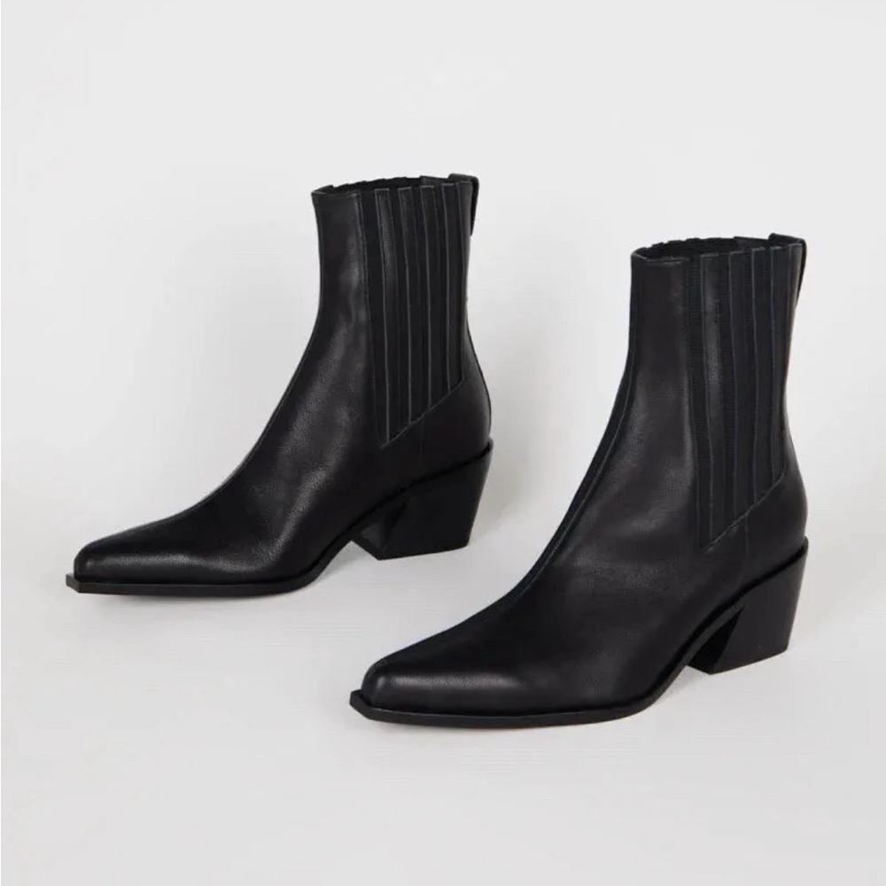 Internationally Blank Short Western Boot